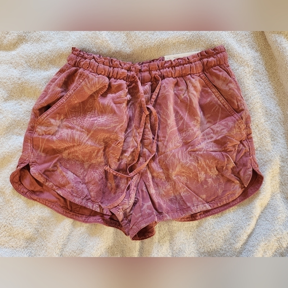 NWT American Eagle Printed Paper Bag Shorts Size Small